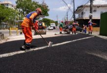 Prefeitura de Manaus mobiliza 43 frentes de tapa-buracos com tecnologia de microfresagem