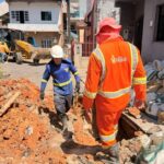 Prefeitura de Manaus acompanha recuperação de rua Pavão após afundamento causado por tubulação