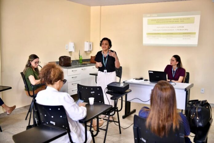 Prefeitura de Manaus capacita profissionais para rastreamento de câncer de colo de útero e mama