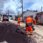 Santa Etelvina: Prefeitura de Manaus inicia nova frente de recuperação asfáltica na rua Dom Henrique
