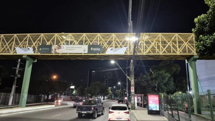 Manaus: Prefeitura instala 16 novos refletores de LED em passarelas das avenidas Darcy Vargas e Djalma Batista