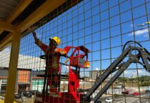 Prefeitura de Manaus moderniza passarela em frente à Arena da Amazônia