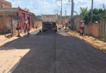 Prefeitura de Manaus pavimenta pela primeira vez a travessa Praia Pedroso, no Tarumã