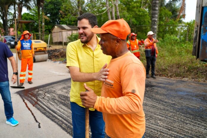 Prefeito Renato Junior fiscaliza obras no ramal do Brasileirinho e anuncia três semanas de tapa-buracos