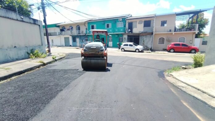 Prefeitura de Manaus recupera pavimento da rua Rosa Luxemburgo no Parque 10 de Novembro
