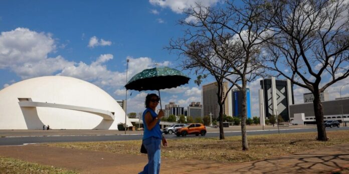 Região Sul em alerta para temporais e granizo; demais regiões do Brasil registram calor intenso