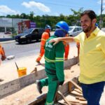 Prefeito Renato Junior vistoria obra de paisagismo e nova estrutura no canteiro central da Avenida Margarita