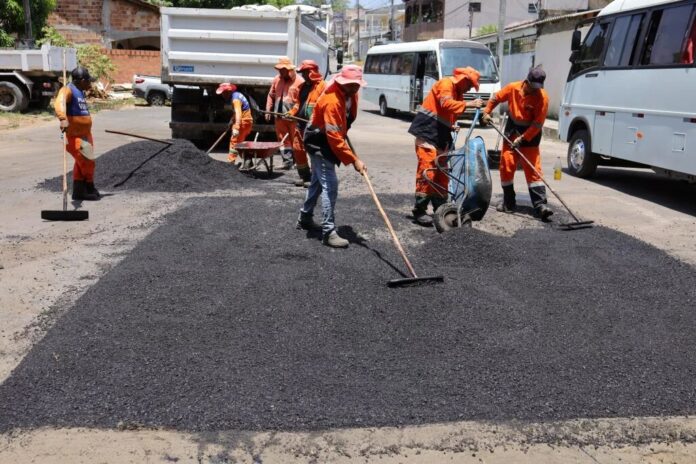 Prefeitura de Manaus avança com recuperação asfáltica no bairro Coroado
