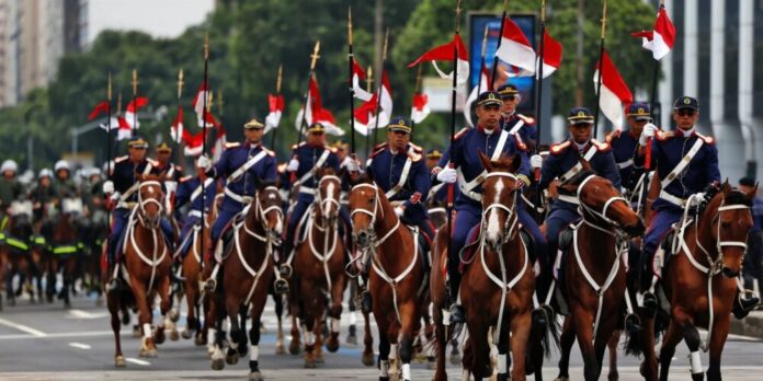 Desfile cívico-militar do Dia da Independência reúne milhares no Rio de Janeiro