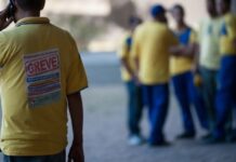Trabalhadores dos Correios entram em greve por tempo indeterminado em todo o país