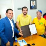 Prefeito Renato Junior sanciona lei que garante subsídio de R$ 3 milhões mensais para transporte complementar de Manaus