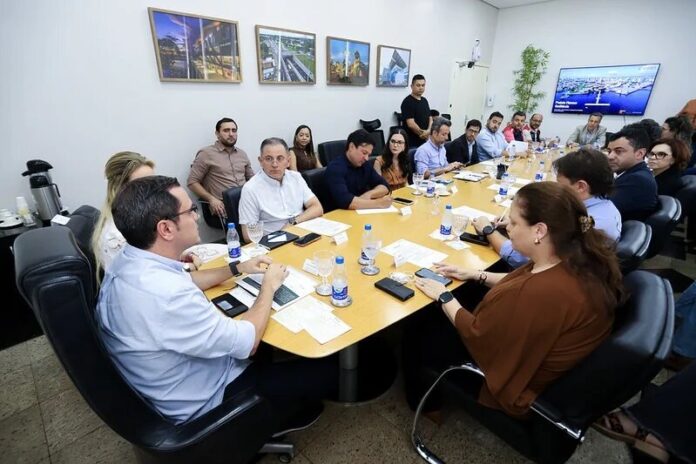 Prefeitura de Manaus e BNDES avançam em projeto para revitalizar áreas de igarapés